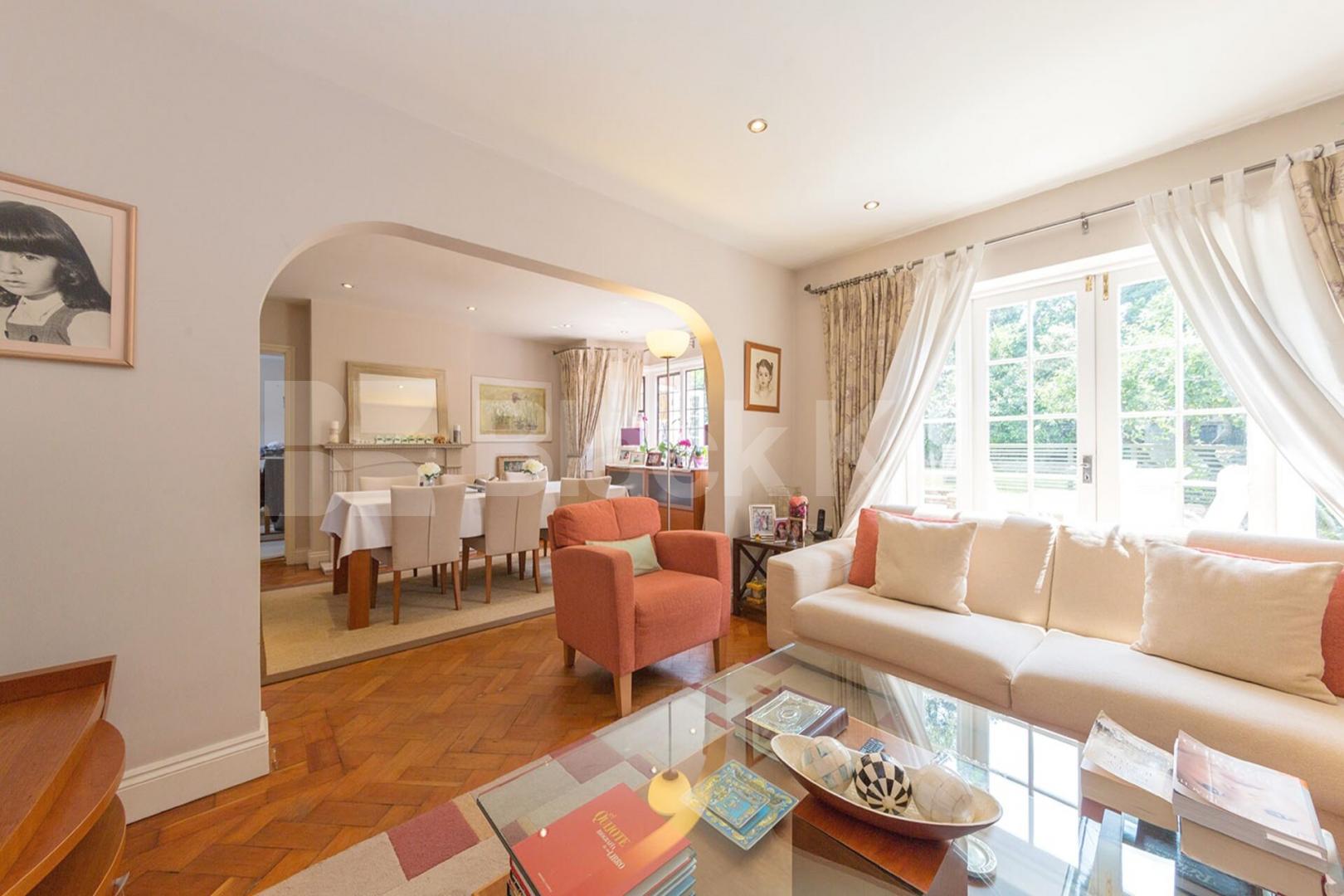 A Beautiful double receptioned 4 bedroom house in the hampstead suburbs Brim Hill, Hampstead Garden Suburb 